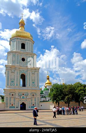 Kiew oder Kiew, Ukraine: Der Glockenturm der Sophienkathedrale, ein berühmtes Wahrzeichen von Kiew und UNESCO-Weltkulturerbe. Stockfoto