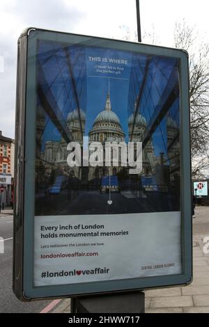 London, Großbritannien. 7. März 2022. Ein Plakat der „London Love Affair“, das in London zu sehen ist. (Bild: © Dinendra Haria/SOPA Images via ZUMA Press Wire) Stockfoto