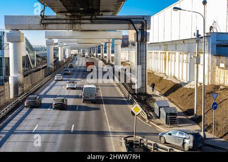 Moskau, Russland - 02. März 2022: Kostenlose Autoüberführung Stockfoto