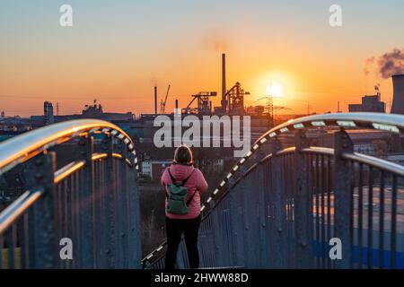 Wahrzeichen Angerpark Tiger & Turtle - Zauberberg, begehbare Skulptur in Form einer Achterbahn auf dem Heinrich-Hildebrand-Höhe-Schlammhaufen, HKM Stockfoto