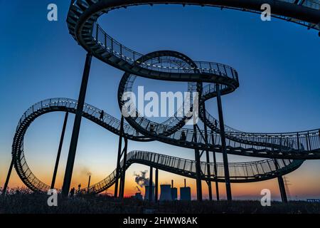 Wahrzeichen Angerpark Tiger & Turtle - Zauberberg, begehbare Skulptur in Form einer Achterbahn auf dem Heinrich-Hildebrand-Höhe-Schlammhaufen, HKM Stockfoto