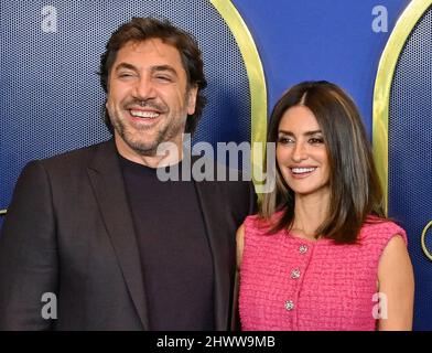 Los Angeles, Usa. 07. März 2022. Javier Bardem und Penélope Cruz nehmen am Montag, den 7. März 2022, am 94.. Jährlichen Mittagessen im Fairmont Century Plaza Teil. Kredit: UPI/Alamy Live Nachrichten Stockfoto