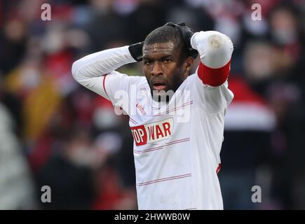 Köln, Deutschland. 06. März 2022. Bundesliga 25. Matchday, 1. FC Köln - TSG Hoffenheim, Anthony Modeste (Köln) schaut zu. Quelle: Jürgen Schwarz/Alamy Live News Stockfoto