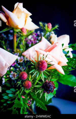 Eine Nahaufnahme eines schönen Blumenstraußes für jeden Anlass. Stockfoto