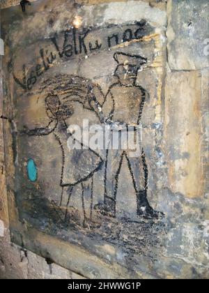 Zeichnungen an den Wänden der Katakomben von Odessa im „Museum of Partisan Glory“, einem Versteck für sowjetische Partisanen im Dorf Nerubayske Stockfoto