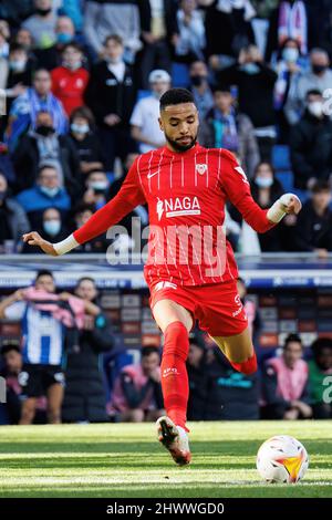 BARCELONA - 20. FEBRUAR: Youssef en-Nesyri in Aktion beim Spiel der La Liga zwischen RCD Espanyol und dem FC Sevilla am 20. Februar 2022 in B im RCDE-Stadion Stockfoto