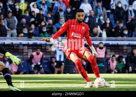 BARCELONA - 20. FEBRUAR: Youssef en-Nesyri in Aktion beim Spiel der La Liga zwischen RCD Espanyol und dem FC Sevilla am 20. Februar 2022 in B im RCDE-Stadion Stockfoto