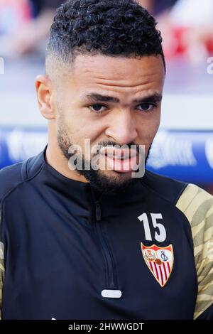 BARCELONA - FEB 20: Youssef en-Nesyri sitzt während des La Liga-Spiels zwischen RCD Espanyol und dem FC Sevilla am 2. Februar im RCDE-Stadion auf der Bank Stockfoto