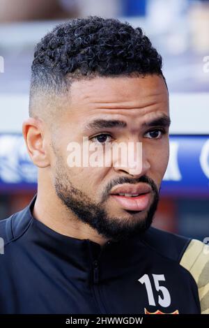 BARCELONA - FEB 20: Youssef en-Nesyri sitzt während des La Liga-Spiels zwischen RCD Espanyol und dem FC Sevilla am 2. Februar im RCDE-Stadion auf der Bank Stockfoto