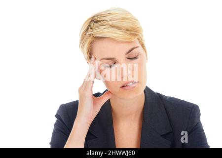 Diese Kopfschmerzen töten mich. Eine junge Geschäftsfrau, die unter starken Kopfschmerzen leidet. Stockfoto