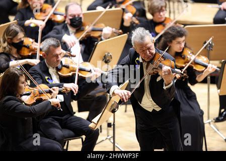 Krakau, Polen. 26.. Februar 2022. Der ukrainische Geigenvirtuose Wadim Brodski, zu sehen in der Krakauer Philharmonie. (Foto: Vito Corleone/SOPA Images/Sipa USA) Quelle: SIPA USA/Alamy Live News Stockfoto