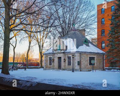 Utica, New York - 17. Feb 2020: Landschaftsansicht des ALTEN FORT SCHUYLER/BAGG'S TAVERNE. BagG's Tavern liegt 1500 m von der Great Ford of the Mohawk entfernt, die ha groß ist Stockfoto