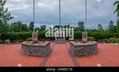 NEW HARTFORD, NEW YORK, USA - 23. JUNI 2018: Ultra Wide View of New Hartford Veteran Memorial befindet sich an der 11 Evalon Rd, New Hartford, NY 13412. Stockfoto