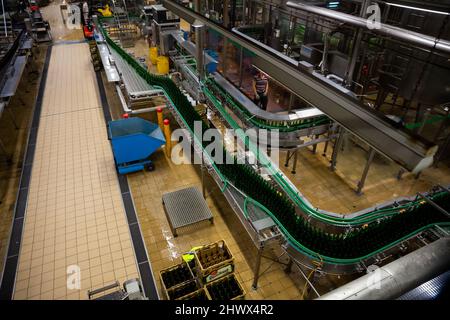 Abfüllabteilung der Brauerei Pilsner Urquell Stockfoto