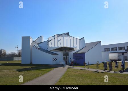 WEIL AM RHEIN, DEUTSCHLAND - Außenansicht des Vitra Design Museums, entworfen vom Architekten Frank Gehry, im Vitra Campus in weil am Rhein Stockfoto