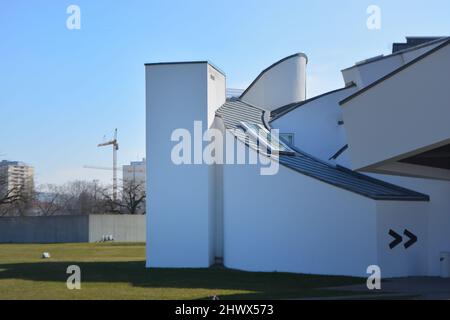 WEIL AM RHEIN, DEUTSCHLAND - Außenansicht des Vitra Design Museums, entworfen vom Architekten Frank Gehry, im Vitra Campus in weil am Rhein Stockfoto