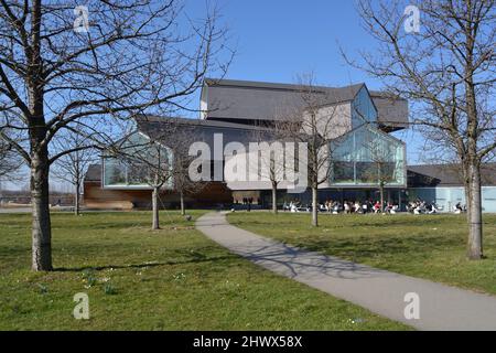 WEIL AM RHEIN, DEUTSCHLAND - Außenansicht des Vitra Design Museums, entworfen vom Architekten Frank Gehry, im Vitra Campus in weil am Rhein Stockfoto
