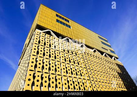 Fitnessstudio und Parkhaus in Ulriksdal, entworfen von Scheiwiller Svensson. Solna, Schweden. Actic bietet eine gut entwickelte Trainingsmethode. Stockfoto