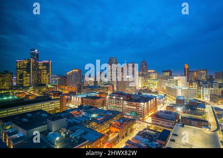 Luftaufnahme der Innenstadt von Detroit bei Dämmerung in Michigan USA Stockfoto