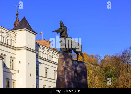 Statue des Staatsgründers, mittelalterlichen Ritterkriegers Großherzog Gediminas, Domplatz, Altstadt, Vilnius, Hauptstadt Litauens, Osteuropa Stockfoto