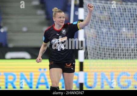 Krefeld, Deutschland. 03. Mär, 2022. firo: 03/03/2022 Handball: Frauen Frauen Landschaftsspiel EM, Qualifikation DHB Frauen Nationalmannschaft. Deutschland - Niederlande, Holland Jubilation, Antje Lauenroth Credit: dpa/Alamy Live News Stockfoto