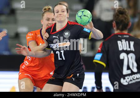 Krefeld, Deutschland. 03. Mär, 2022. firo: 03/03/2022 Handball: Frauen Frauen Landschaftsspiel EM, Qualifikation DHB Frauen Nationalmannschaft. Deutschland - Niederlande, Holland Duels, Julia Maidhof, Quelle: dpa/Alamy Live News Stockfoto