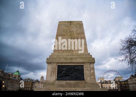 Das Guards Memorial, auch bekannt als das Guards Division war Memorial, ist ein Kriegsdenkmal im Freien, das sich gegenüber der Horse Guards Parade, London, England, Großbritannien, befindet Stockfoto