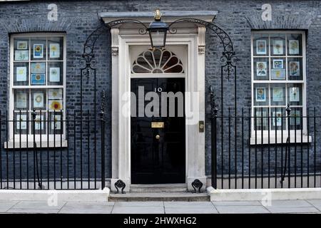 London, Großbritannien. 8. März 2022. No10 Downing Street als Minister zu einer Kabinettssitzung eintreffen Quelle: MARTIN DALTON/Alamy Live News Stockfoto