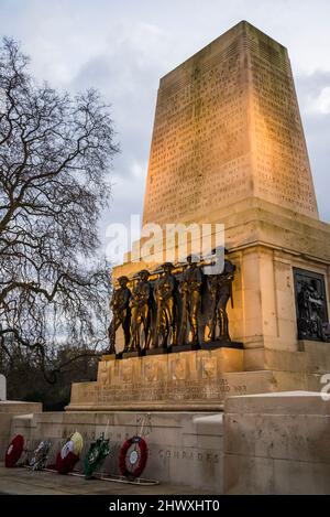 Das Guards Memorial, auch bekannt als das Guards Division war Memorial, ist ein Kriegsdenkmal im Freien, das sich gegenüber der Horse Guards Parade, London, England, Großbritannien, befindet Stockfoto