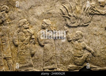 Assyrische Relief der babylonischen Gefangenen, Nordpalast in Ninive, britisches Museum, London, England, Großbritannien Stockfoto