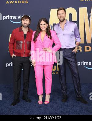 Las Vegas, NV, USA. 7. März 2022. Dave Haywood, Hillary Scott, Charles Kelley von Lady A bei der Ankunft für die Academy of Country Music (ACM) Awards 57. - Arrivals 2, Allegiant Stadium, Las Vegas, NV 7. März 2022. Kredit: JA/Everett Collection/Alamy Live Nachrichten Stockfoto