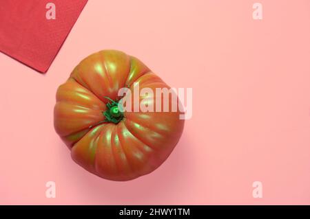 Riesige und ökologische Tomaten aus dem valencianischen Garten. Spanien. Stockfoto