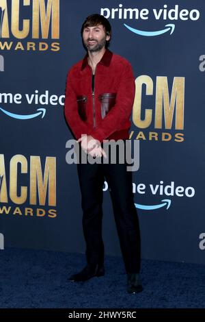 LAS VEGAS – 7. MÄRZ: Dave Haywood bei den Academy of Country Music Awards 2022 kommt am 7. März 2022 in Las Vegas, NV, im Allegient Stadium an Stockfoto