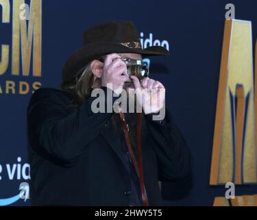 LAS VEGAS – 7. MÄRZ: Chris Stapleton bei den Academy of Country Music Awards 2022 kommt am 7. März 2022 in Las Vegas, NV, im Allegient Stadium an Stockfoto