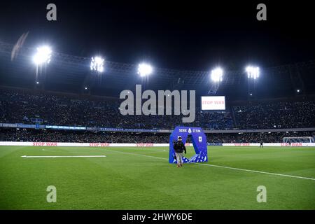 Neapel, Italien. 06. März 2022. Stop war message on the LED Wall during the Serie A match between SSC Napoli and AC Milan at Stadio Diego Armando Maradona, Naples, Italy on 6 March 2022. Kredit: Giuseppe Maffia/Alamy Live Nachrichten Stockfoto
