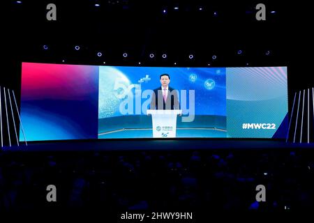 Barcelona, Barcelona, Spanien. 28.. Februar 2022. Yang Jie, Chairman von China Mobile, hielt eine Rede über die Bedeutung des Jahres 5G bei der Keynote der New Tech Order während des Eröffnungstages des Mobile World Congress (Foto: © Brisa Palomar/Pacific Press via ZUMA Press Wire) Stockfoto