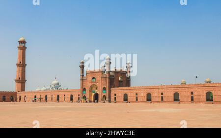 Die Badshahi Mughal-Ära Gemeindemoschee in Lahore, Punjab Provinz, Pakistan Stockfoto