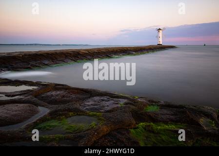 Leuchtturm Windmühle stawa Mlyny, Swinoujscie, Ostsee - Polen Stockfoto