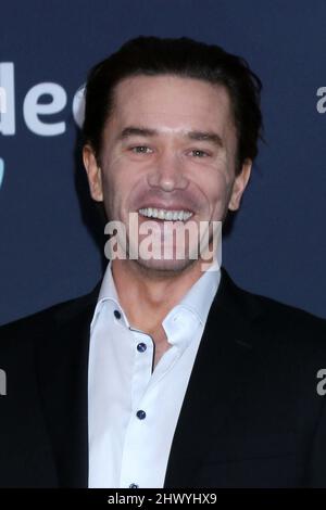 Tom Pelphrey bei der Ankunft für die Academy of Country Music (ACM) Awards 57. - Arrivals 1, Allegiant Stadium, Las Vegas, NV 7. März 2022. Foto: Priscilla Grant/Everett Collection Stockfoto