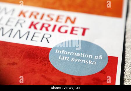 „Wenn der Krieg kommt“ (Schwedisch: OM kriget kommer) ist eine Broschüre, die ursprünglich vom Obersten Befehlshaber der schwedischen Streitkräfte erstellt wurde. Stockfoto