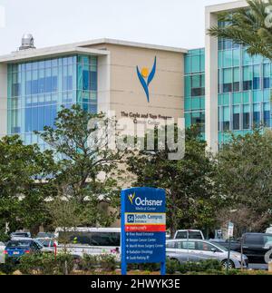 JEFFERSON, LA, USA - 3. MÄRZ 2022: Das Gayle and Tom Benson Cancer Center auf dem Südcampus des Ochsner Medical Center, etwas außerhalb von New Orleans Stockfoto