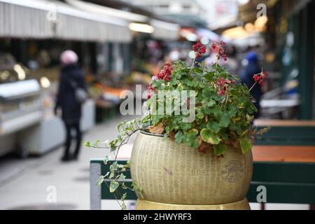 Der bekannte Naschmarkt in Wien, Österreich, Europa - der berühmte grüne Markt Naschmarkt in Wien, Österreich, Europa Stockfoto