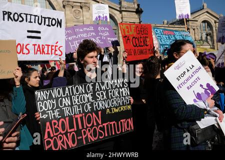 Großer Erfolg in Paris zum Internationalen Tag der Rechte der Frau Stockfoto