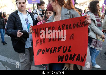 Großer Erfolg in Paris zum Internationalen Tag der Rechte der Frau Stockfoto