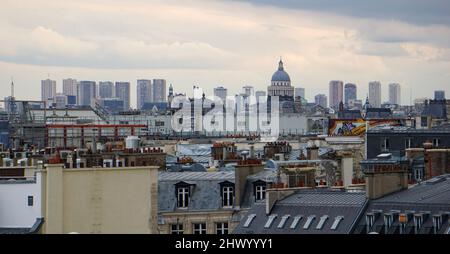 Dächer von Paris (Frankreich) bei Sonnenuntergang Stockfoto