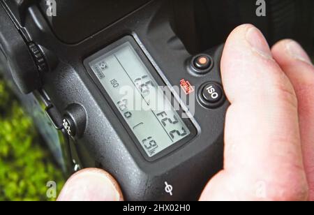Hand an der Kamera Stockfoto