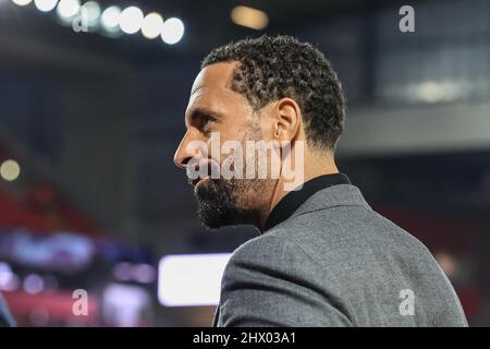 Liverpool, Großbritannien. 08. März 2022. Rio Ferdinand ist am 3/8/2022 in Liverpool, Großbritannien, anwesend. (Foto von Mark Cosgrove/News Images/Sipa USA) Quelle: SIPA USA/Alamy Live News Stockfoto