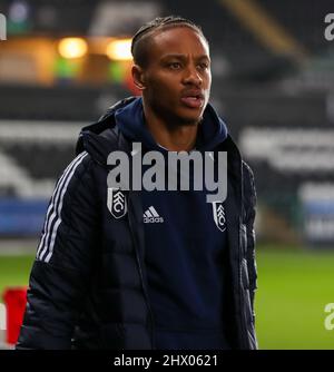 Swansea, Wales; 8.. März 2022 ; Swansea.com Stadion, Swansea, Wales; Championship Football, Swansea gegen Fulham: Bobby Reid von Fulham kommt im Stadion an Stockfoto