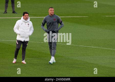 Madrid, Spanien. 08. März 2022. Madrid Spanien; 08.03.2022.- PSG trainiert einen Tag vor ihrem Treffen mit Real Madrid in der Champions League im Santiago Bernabéu-Stadion. Quelle: Juan Carlos Rojas/dpa/Alamy Live News Stockfoto