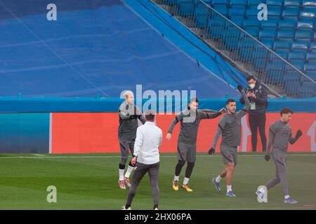 Madrid, Spanien. 08. März 2022. Madrid Spanien; 08.03.2022.- PSG trainiert einen Tag vor ihrem Treffen mit Real Madrid in der Champions League im Santiago Bernabéu-Stadion. Quelle: Juan Carlos Rojas/dpa/Alamy Live News Stockfoto